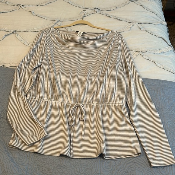 WHITE HOUSE BLACK MARKET Size XL Top - Picture 2 of 11